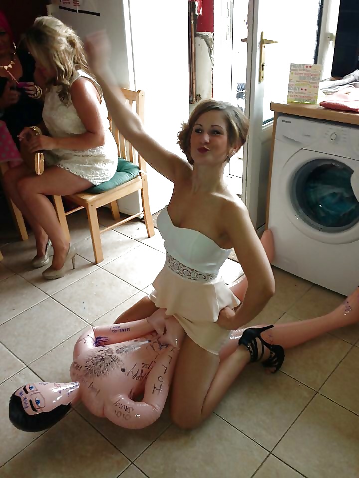 Diese fotogene, blonde Fotzen ist sehr jung - Bild 8